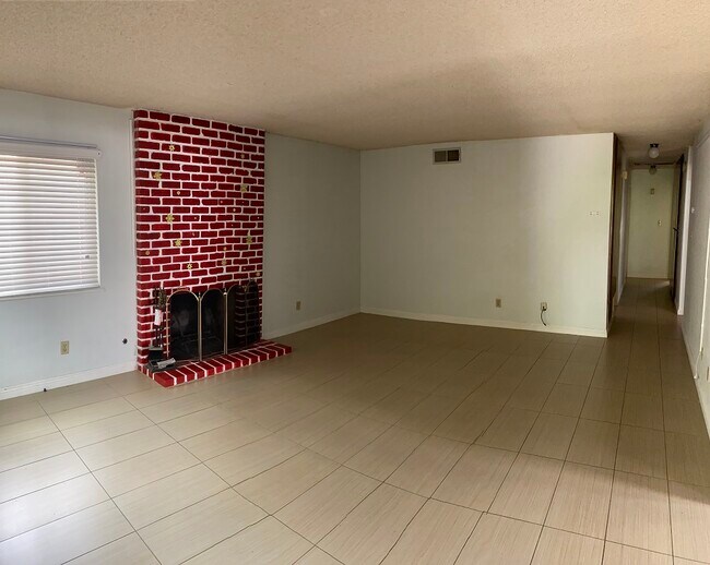 Foto del edificio - 8838 Grand Ave