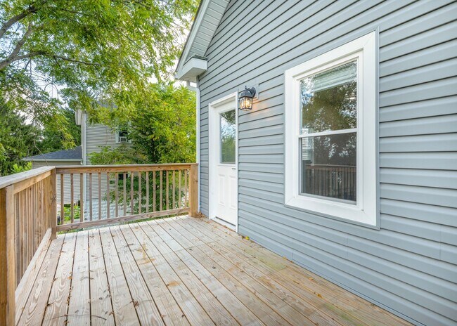 Foto del edificio - Sweet and Updated Bungalow in Ellwood City...