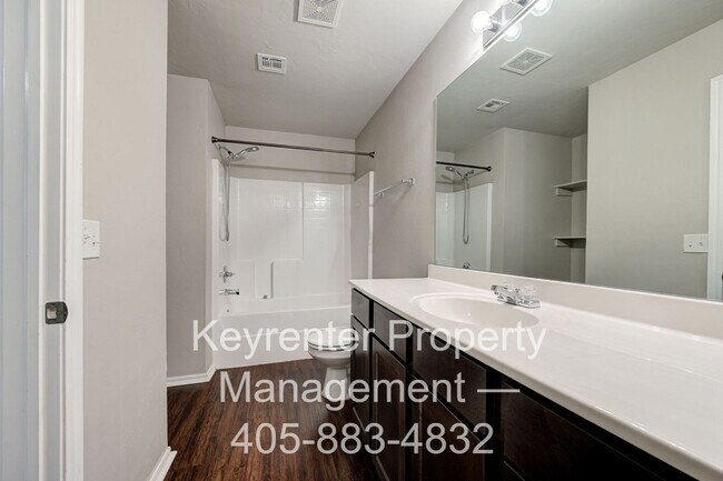 Foto del edificio - Gorgeous 3 Bed 2 Bath in Moore/SE OKC