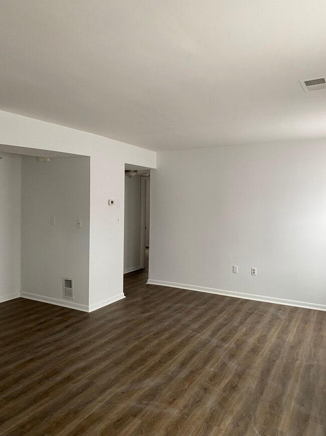 Building Photo - 305 Loudon Rd