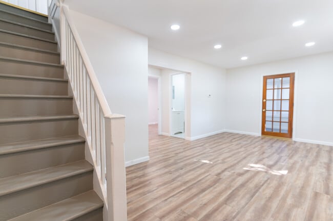 Building Photo - 920 Macadam St