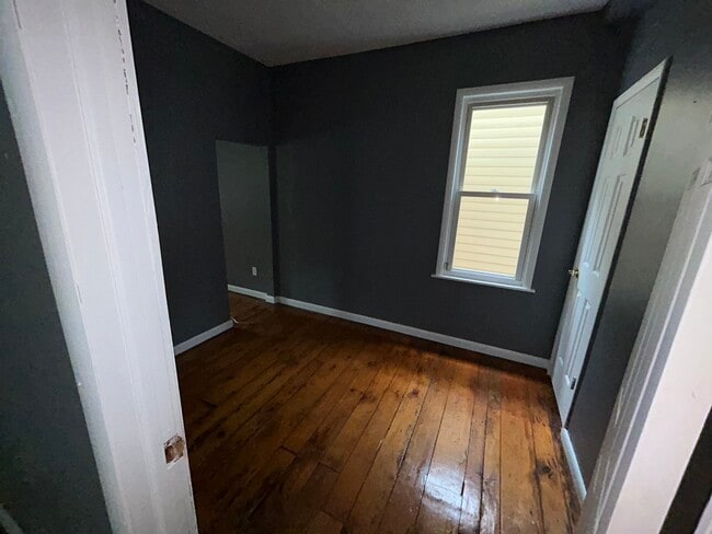 Building Photo - 416 Champlain St