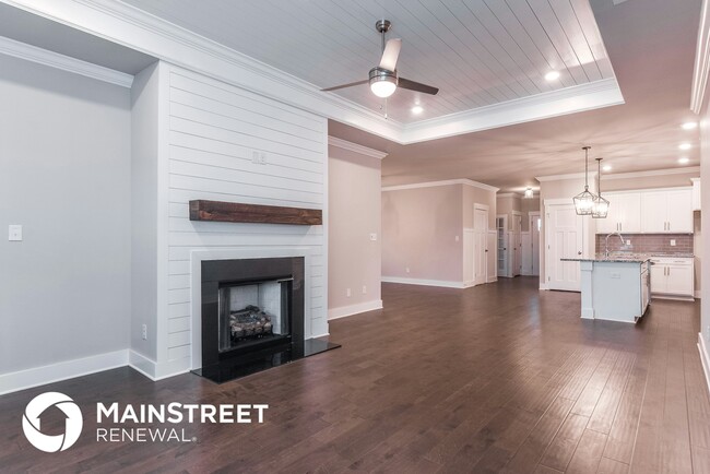 Building Photo - 14668 Greenleaf Dr