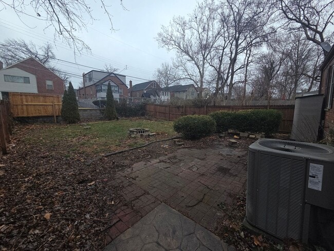 Building Photo - Large private home in Brentwood