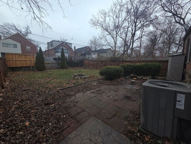 Foto del edificio - Large private home in Brentwood