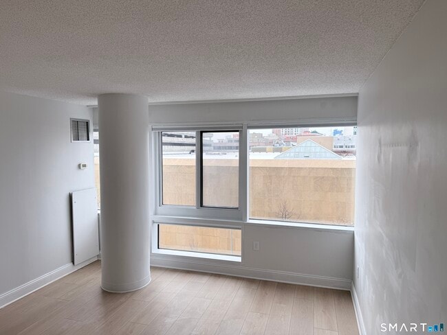 Building Photo - 127 Greyrock Pl