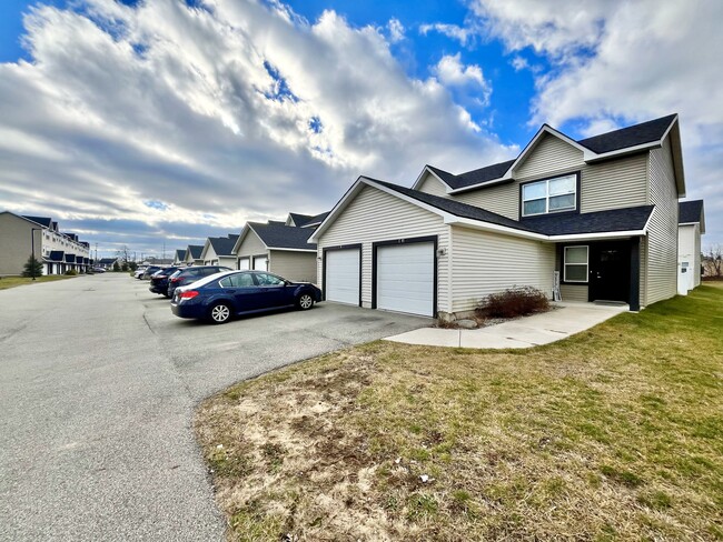 Building Photo - Riverstone Townhomes