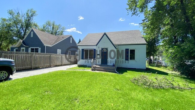Building Photo - Spacious 5-Bedroom Home – Pet-Friendly and...