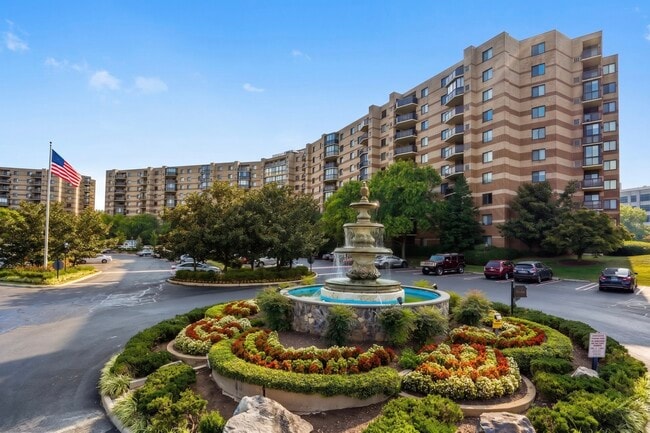 Building Photo - 8360 Greensboro Dr