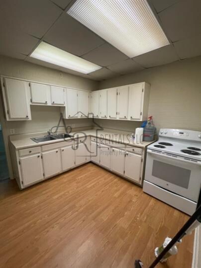 Foto del edificio - 415 W 9th St