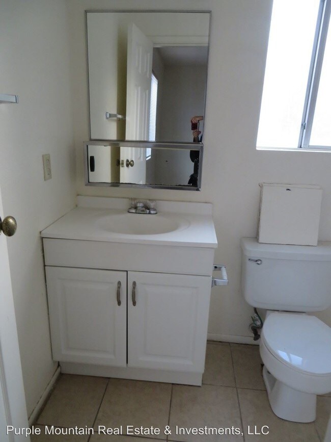 Building Photo - 2720 Fairway Dr