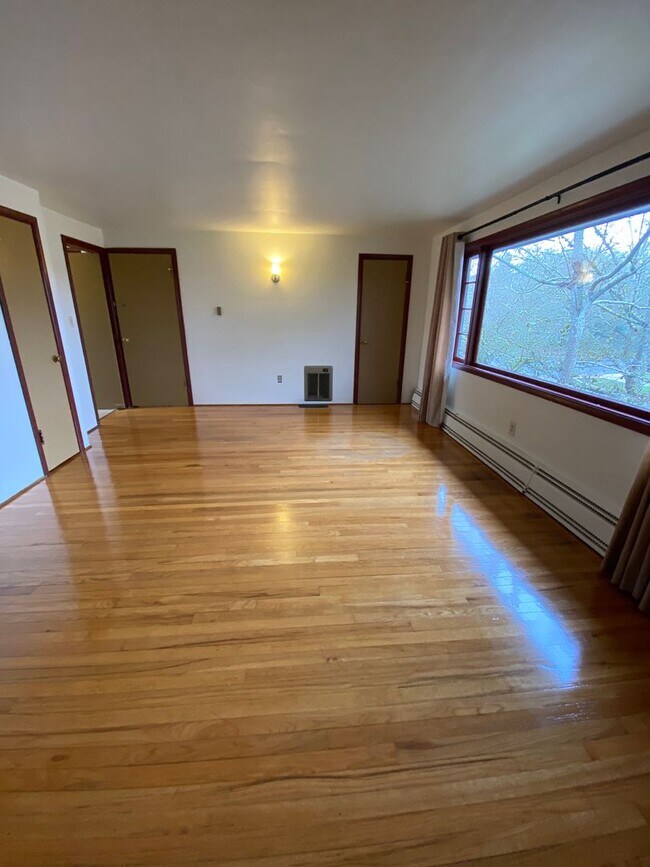 Foto del edificio - Spacious Upstairs 1 Bedroom/1 Bath Apartme...