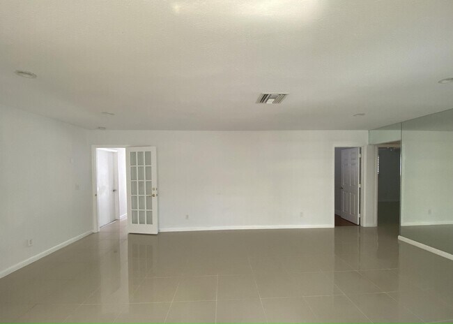 Foto del edificio - 2327 Windsor Rd