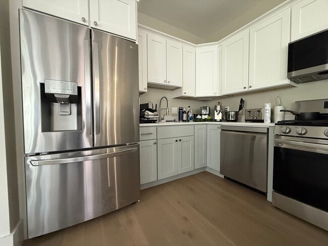 Building Photo - 16 Delle Ave