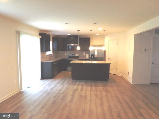 Building Photo - 42 BELMONT Pl