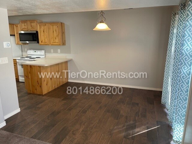 Building Photo - NO DEPOSIT option available for qualified ...