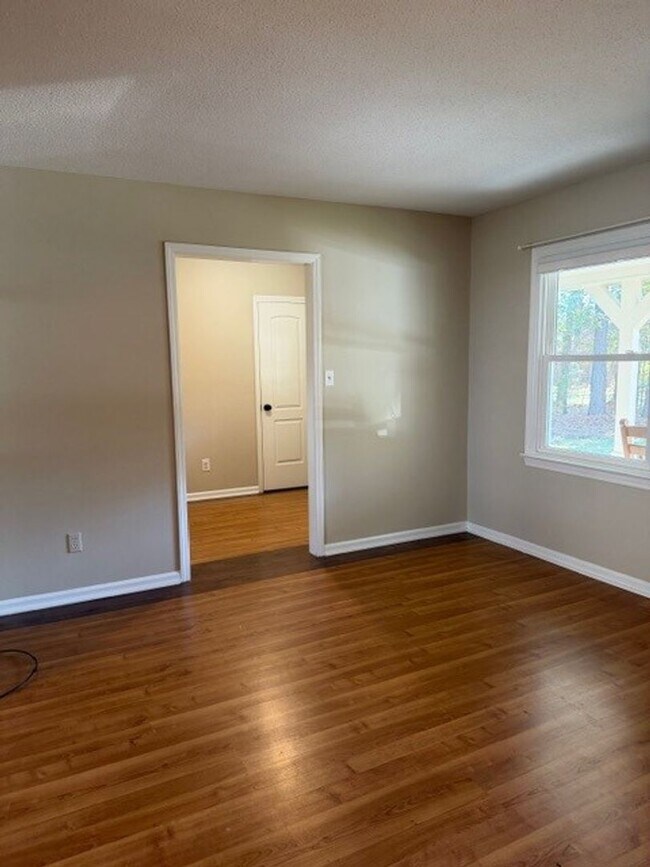 Building Photo - 3 Bedroom/2 Bathroom - Close to SJAFB, Shopping, Restaurants!