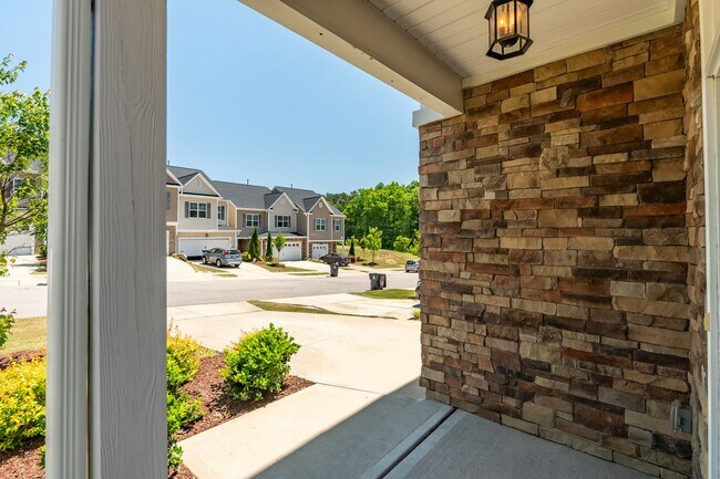 Foto del edificio - 3 Bed 2.5 Bath End Unit at Winsford At the Park!