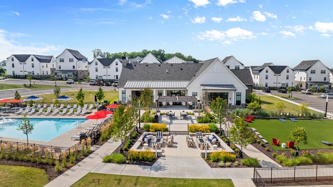 Outdoor Amenity Space - Parkview at Spring Hill Apartments