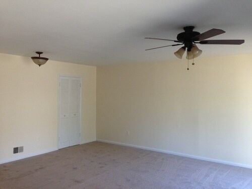 Foto del edificio - 290 Hilltop Ln