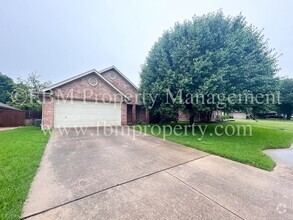 Building Photo - 613 Tulane Dr