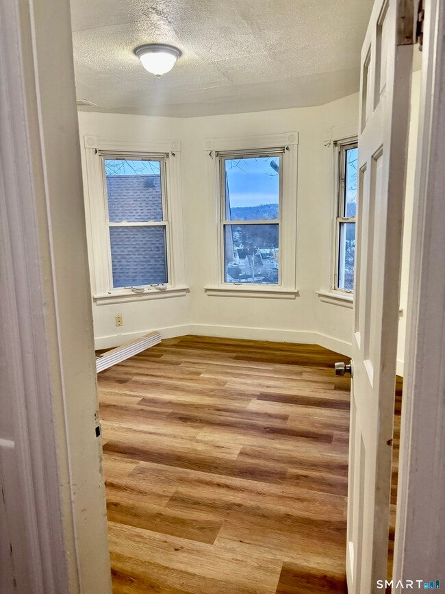 Building Photo - 8 Summit St