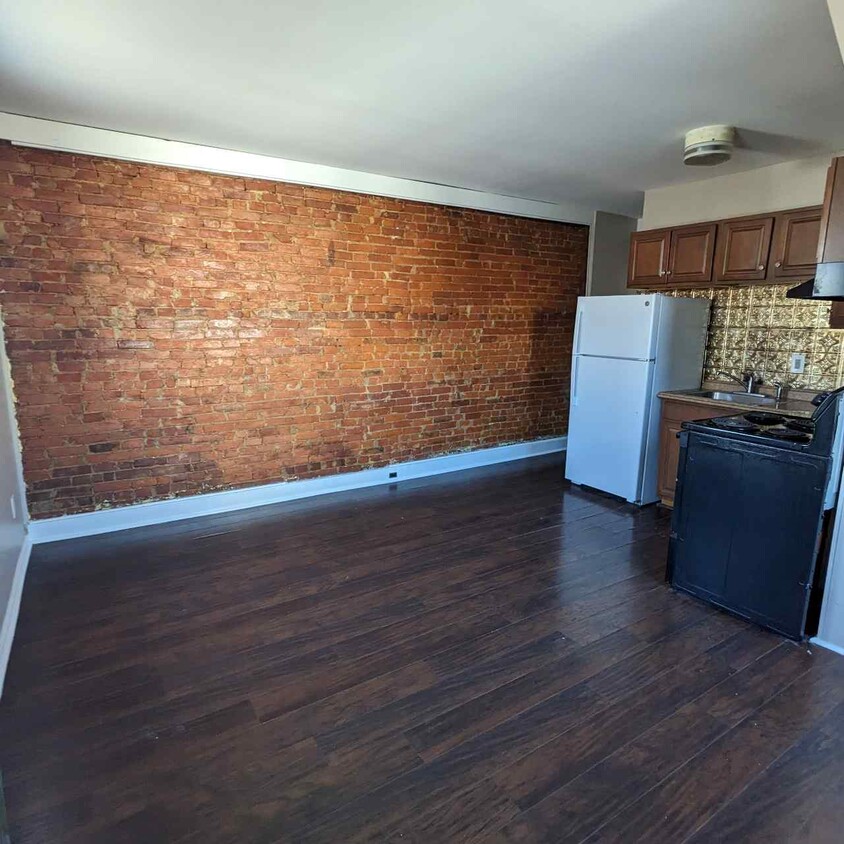 Primary Photo - 400 S Van Buren St