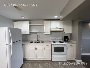 Building Photo - 32527 Pandora Ave