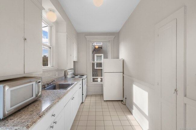 Building Photo - 113 E Main St