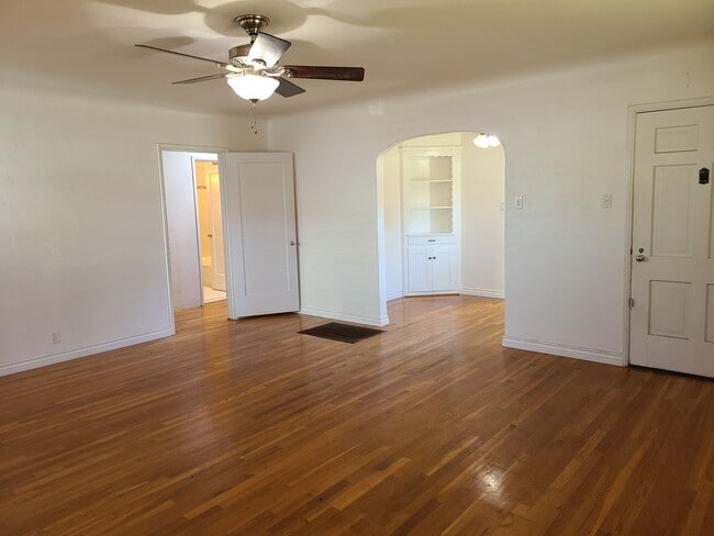 Foto del edificio - Raymond