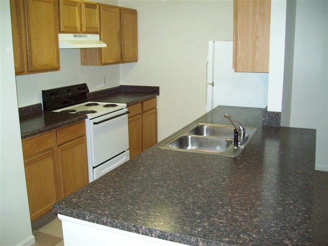 Building Photo - 703 N Pitcher St