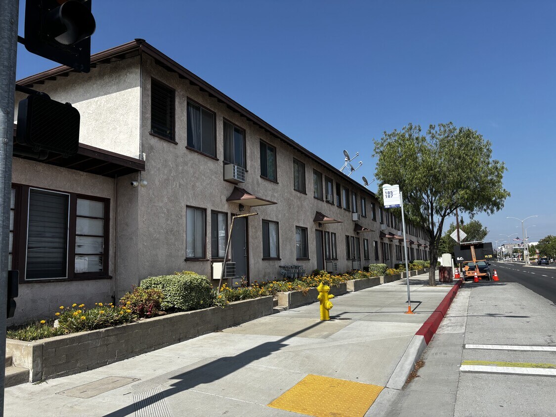 Foto del edificio - Azusa Metro Apts