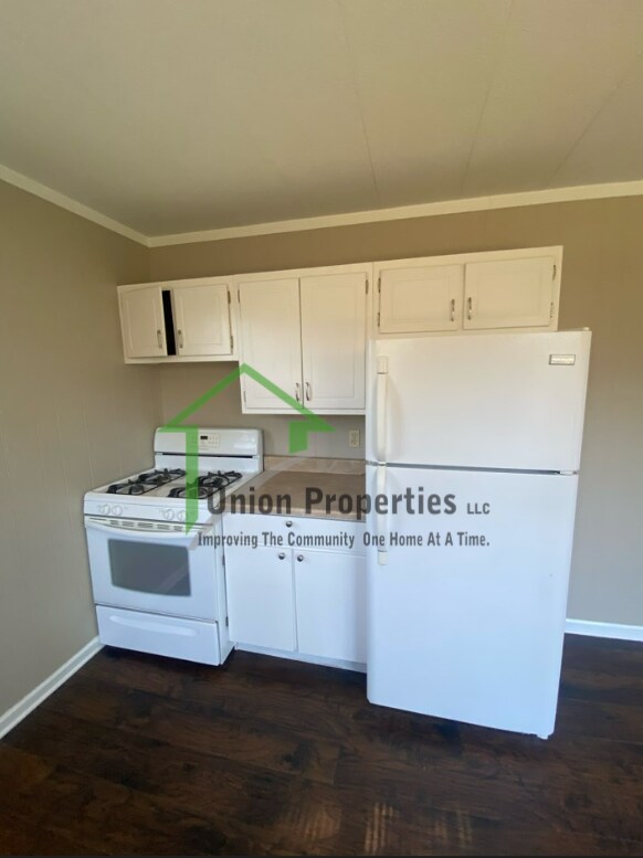 Building Photo - 5679 Clark St