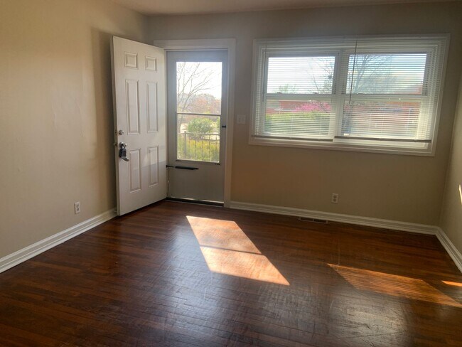 Foto del edificio - Adorable 3 Bedroom near Summit Avenue