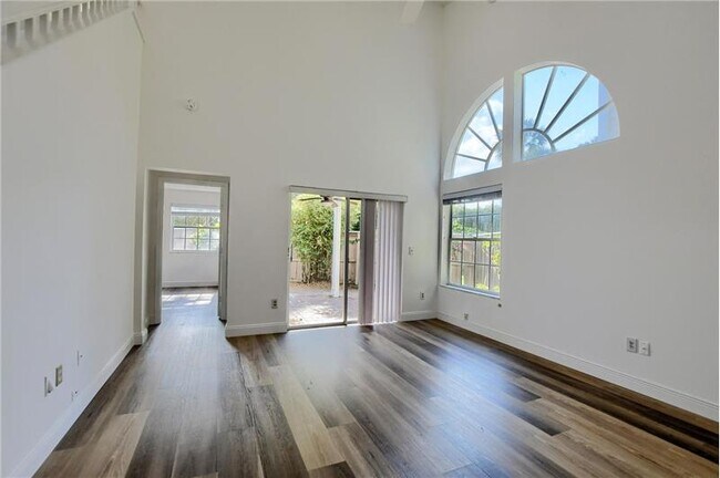 Foto del edificio - 5100 Coronado Ridge