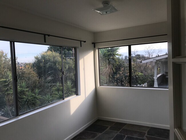 Office (1) - 1633 Mohawk St