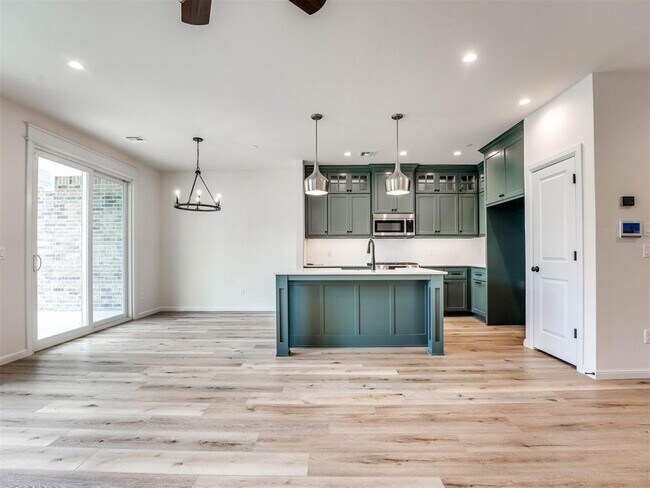 Foto del edificio - 628 Harbor Town Dr