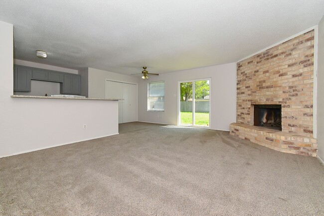 Building Photo - 1703 La Fontaine Ln