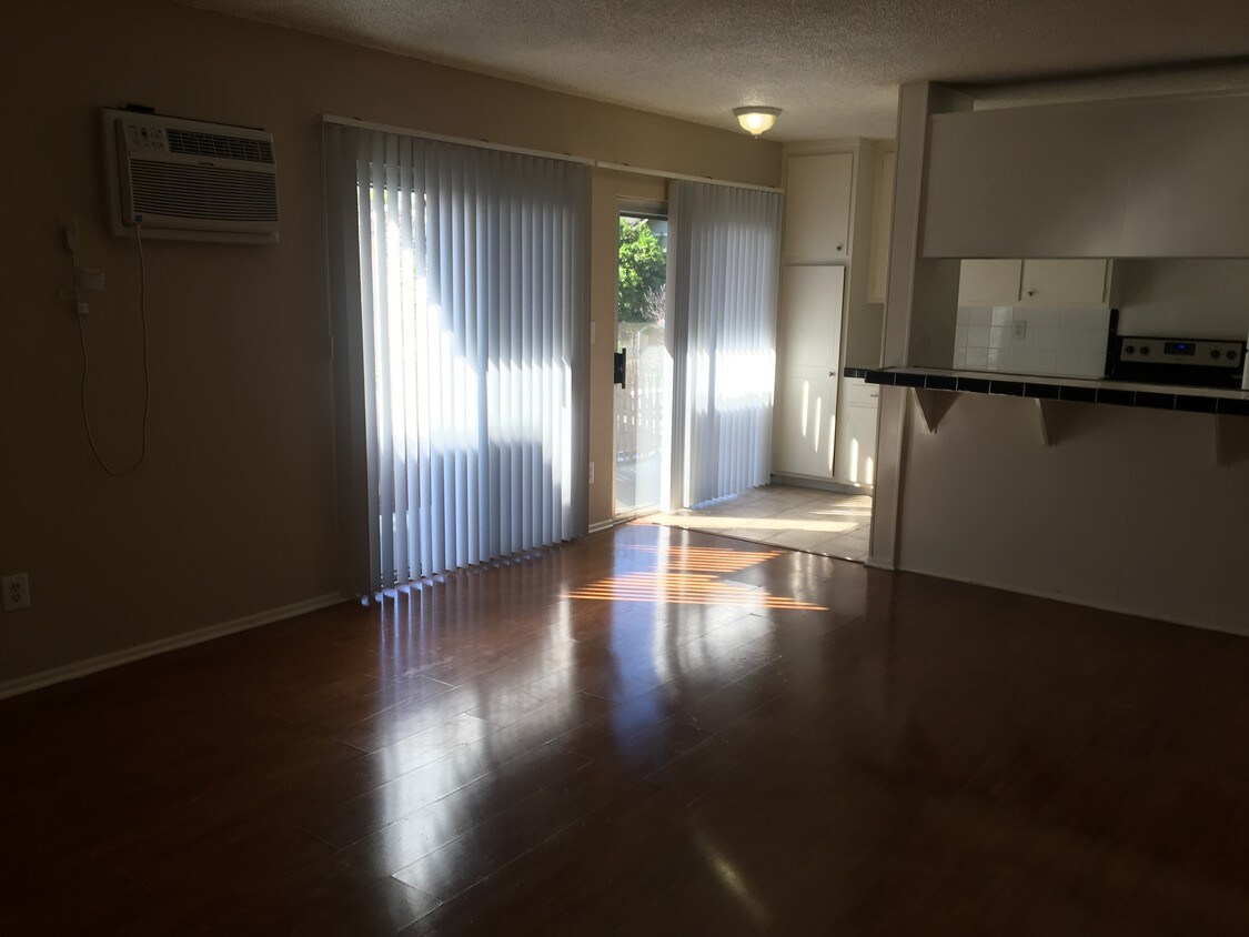 Foto principal - 927 S Westmoreland Ave