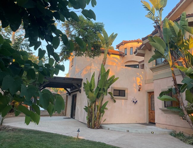 Foto del edificio - Call for your Private Showing! - Rent Ready September 1st