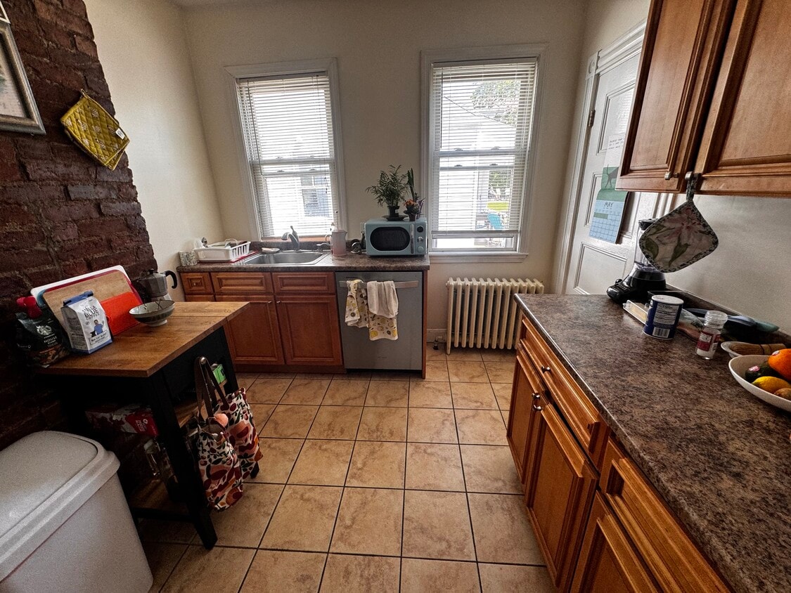 Primary Photo - 75 Elmira St