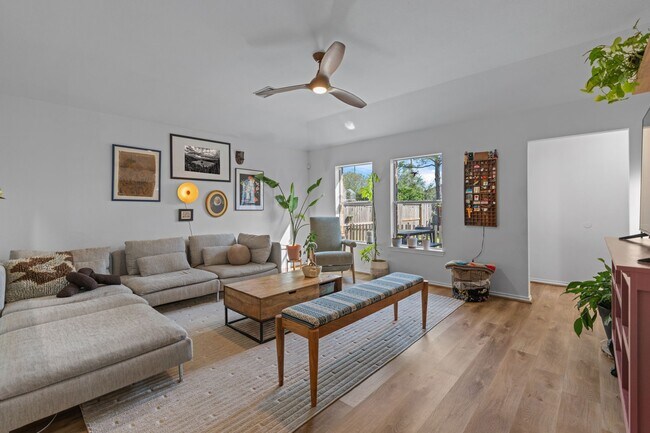 Foto del edificio - 12304 Shady Brook Dr