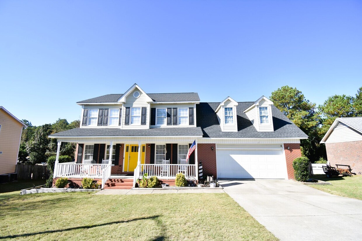 Primary Photo - 4 Bedroom 3.5 Bathroom - Small Pets Allowed