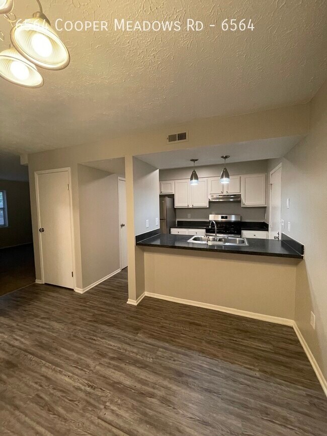Foto del edificio - Updated 2 bed / 2.5 bath Townhome