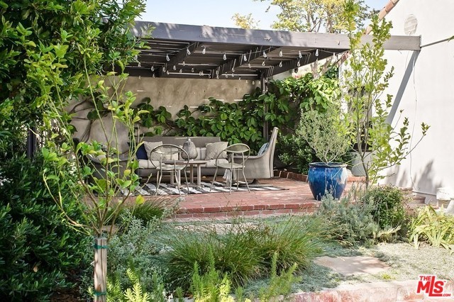 Building Photo - 1459 El Miradero Ave