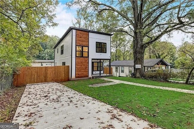 Building Photo - Elegant 3 BD 2.5 BA Home Offering Luxury Living in the Heart of Atlanta