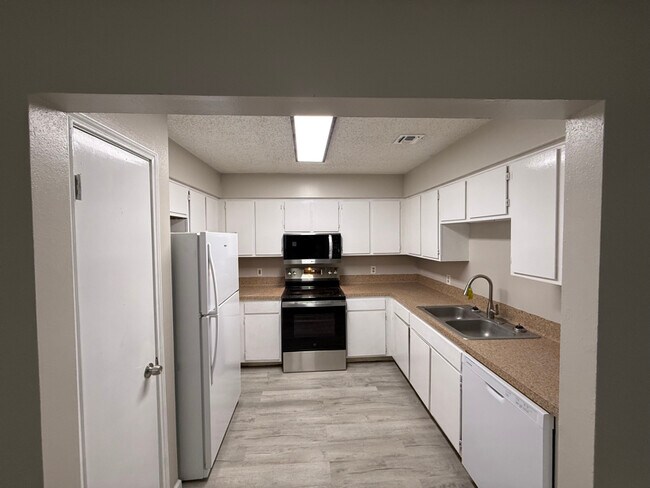 Foto del edificio - 4401 River Valley Dr