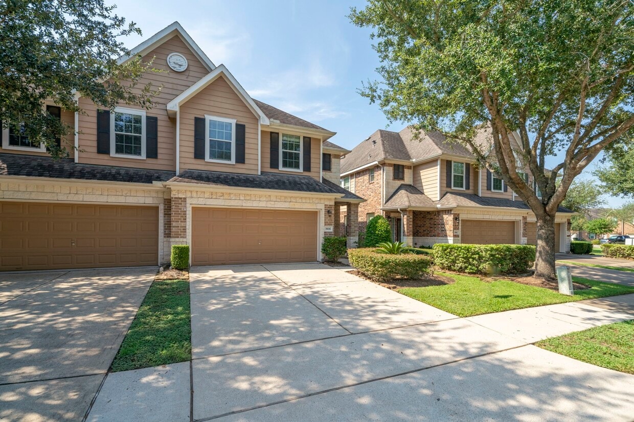 Primary Photo - 3906 Waterford Ln