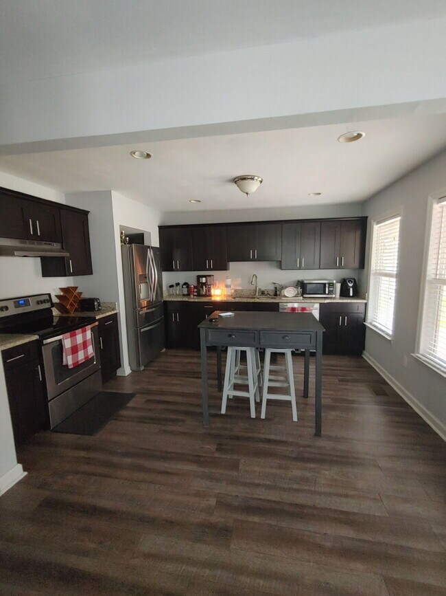 Building Photo - Modern Living 2Bd/2Ba