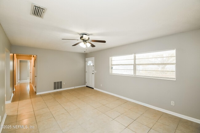 Building Photo - 5822 Jaguar Dr W